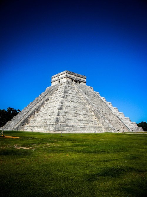 mexico  chichen-itza  pyramid