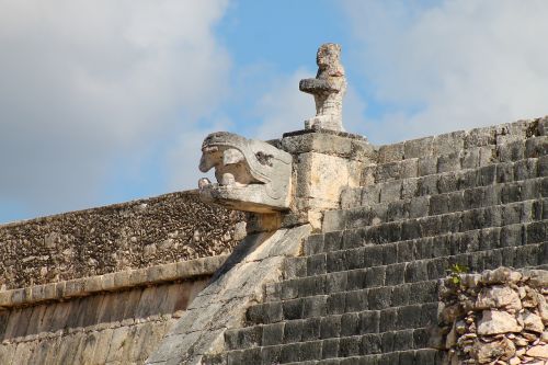 mexico chichen itza pyramid