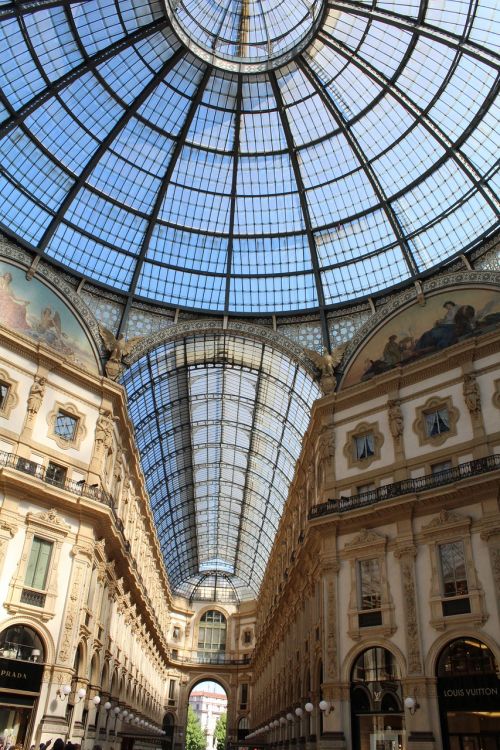 milan galleria vittorio emanuele historical building