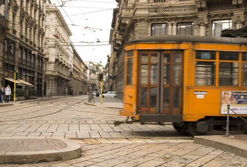 milan  tram  piazza