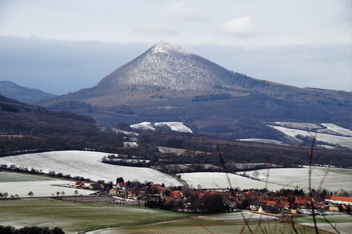 milešovka  české středohoří  mountain