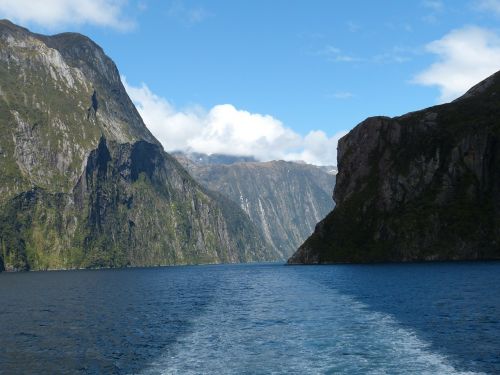 milford sound new zealand