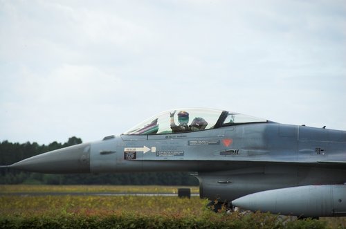 military  f16  aviation