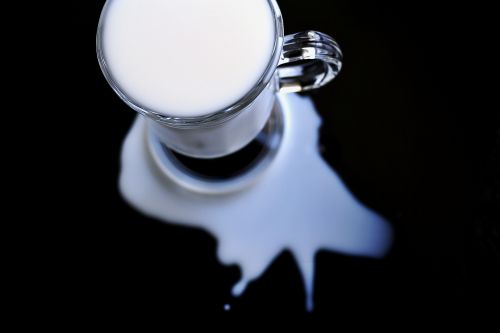 milk spilt white