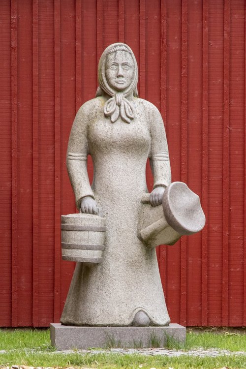 milkmaid  sculpture  statue