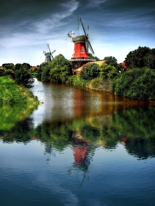 mills greetsiel sky