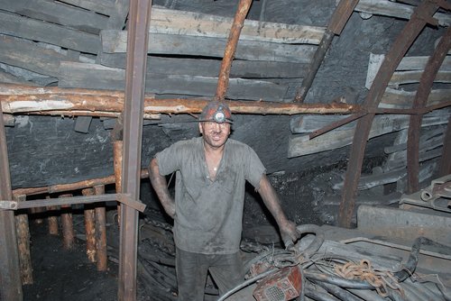miner  underground  work