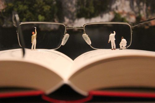 miniature figures craftsmen glasses