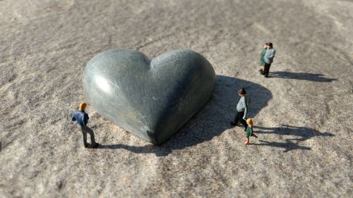 miniature figures heart stone