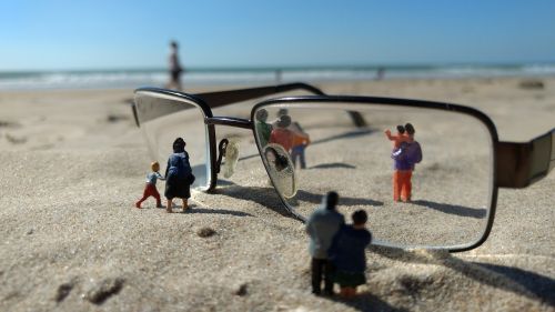 miniature figures personal glasses