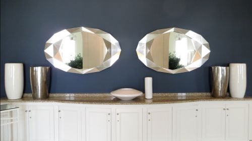 mirror decor symmetry