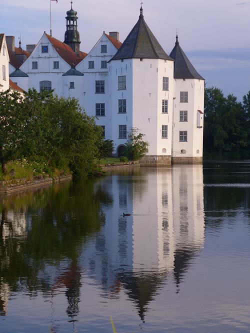 mirroring castle glücksburg