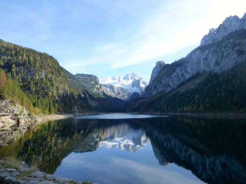 mirroring lake mountain