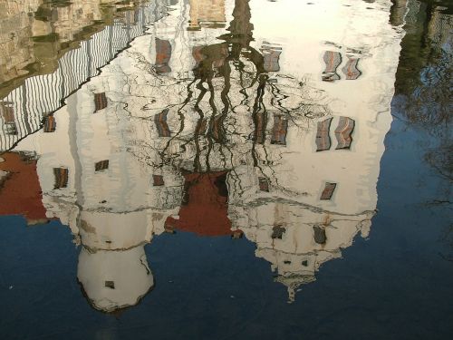 mirroring pond castle schönfeld