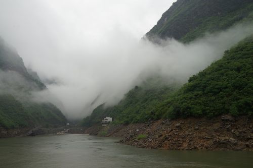 misty mountain three gorges dam house