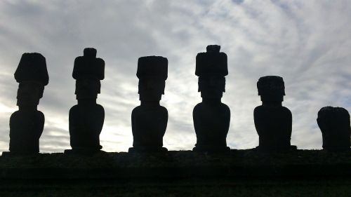 moai easter island statue
