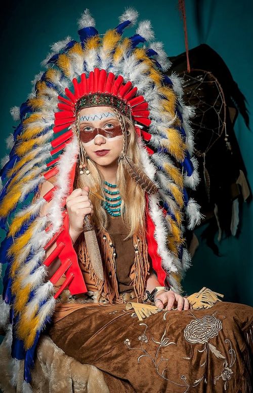 model costume indian