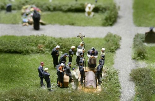 model funeral mini