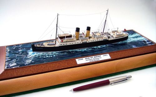 model ship cross