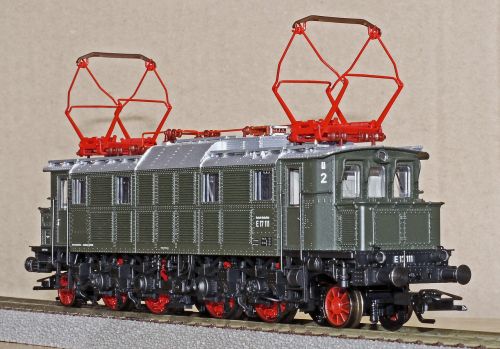 model train electric locomotive e17