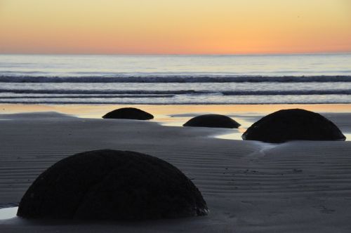 moeraki boulders landscape beach