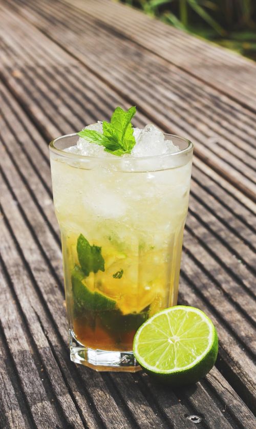 mojito cocktail lime