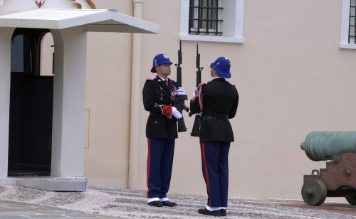 monaco prince castle changing of the guard