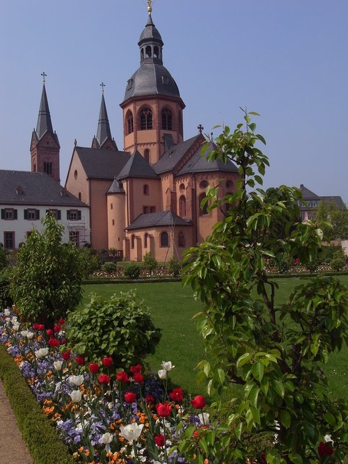monastery garden  seligenstadt  benedictine abbey