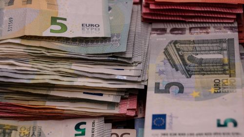 money euro riches