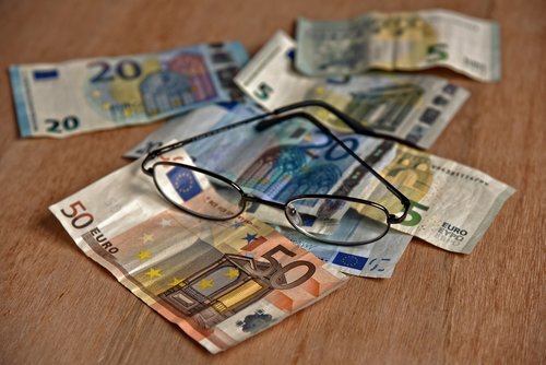 money  bank notes  euro notes
