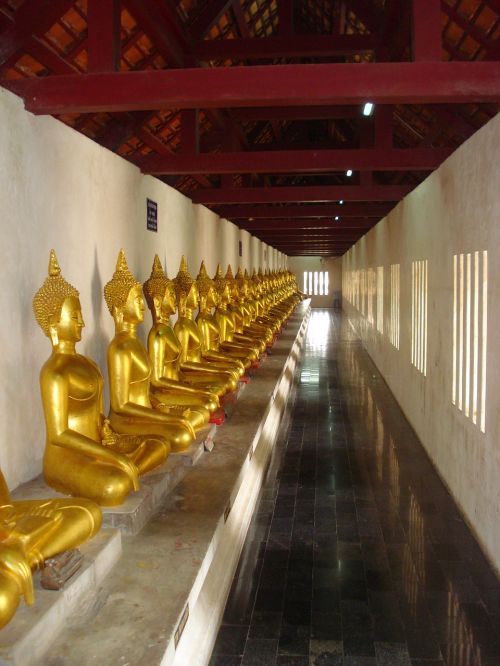 monk thailand temple