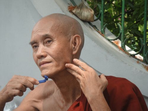 monk shaving myanmar