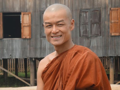 monk myanmar religion