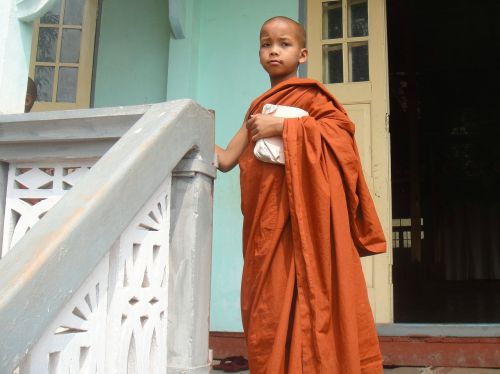 monk myanmar religion