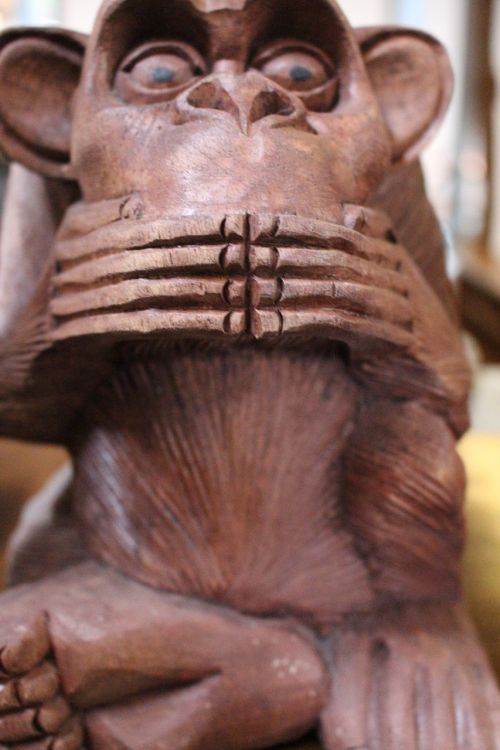 monkey sculpture carving