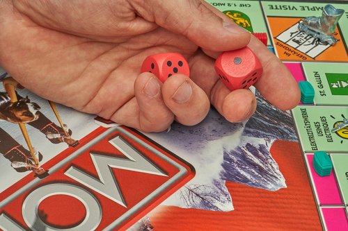 monopoli  play  hand