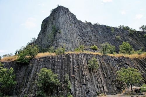 monoszló hegyestű basalt