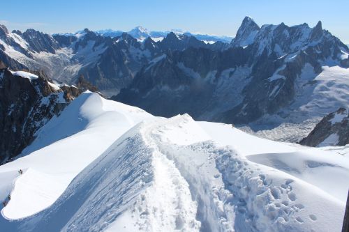 mont-blanc climbing snow