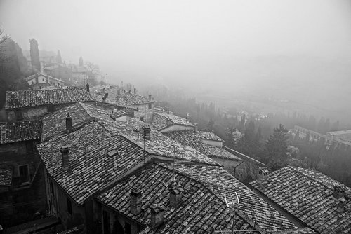 montepulciano  roofs  fog