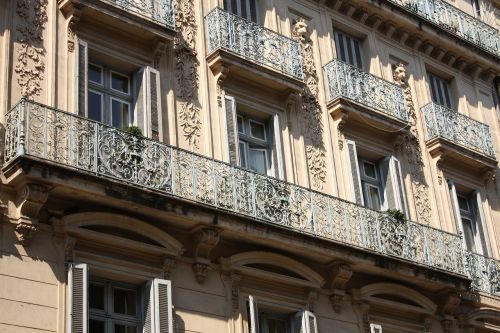 montpellier building facade balcony