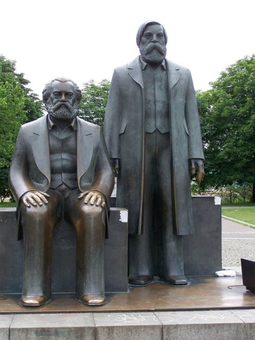 monument berlin statue