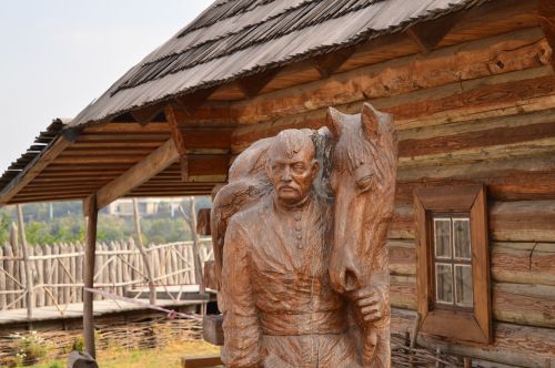 monument wooden man