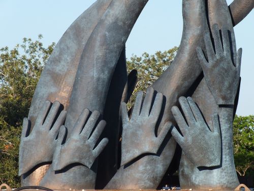 hands monument pagesia