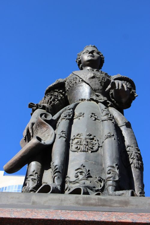 monument elizabeth rostov na donu