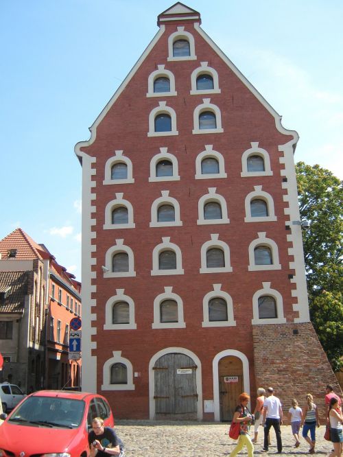 monument building toruń