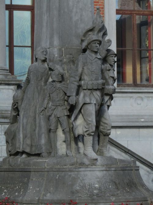 monument military statue