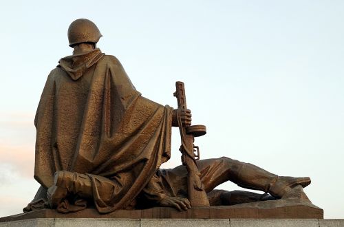 monument sculpture soldier