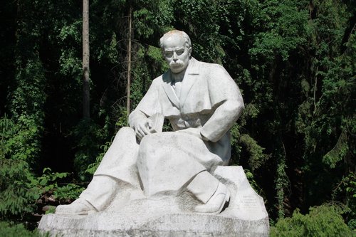 monument  taras shevchenko  ukraine