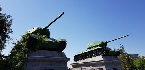monument  main battle tank  the war