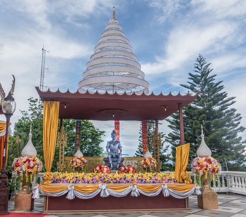 monument  chiang mai  thailand